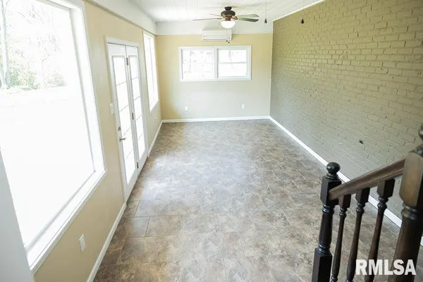 $385,000 | 439 East Glenwood Avenue, Olney, IL 62450