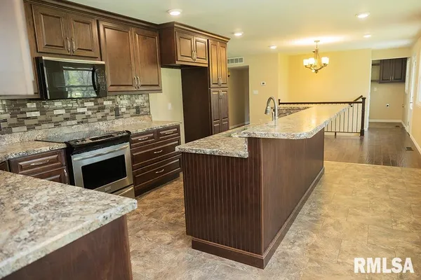 $385,000 | 439 East Glenwood Avenue, Olney, IL 62450