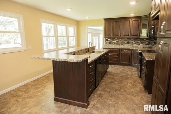 $385,000 | 439 East Glenwood Avenue, Olney, IL 62450