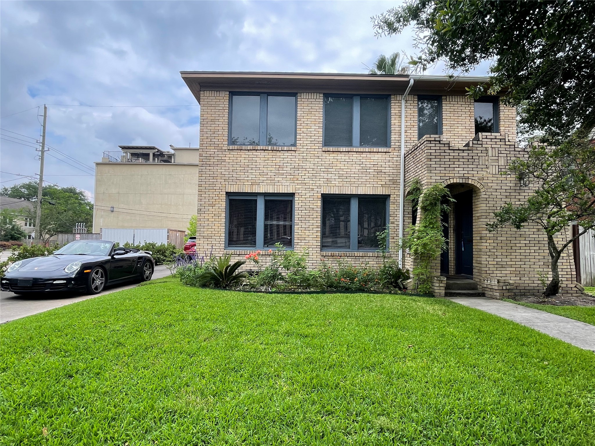 1805 Sul Ross Street Houston, TX 77098 - Photo 18 of 21 a house view with a garden space
