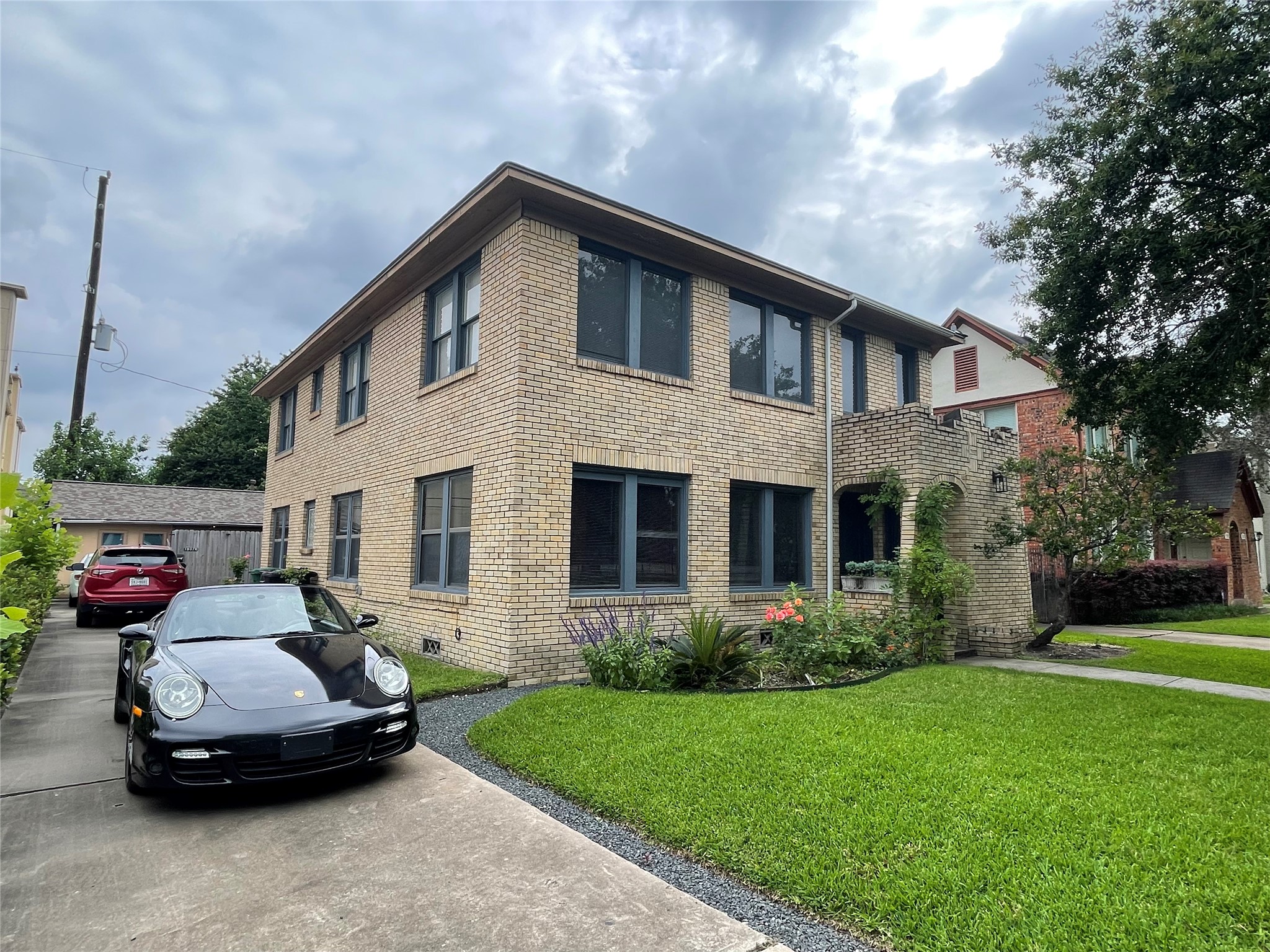 1805 Sul Ross Street Houston, TX 77098 - Photo 19 of 21 a car parked in front of a house with a garden