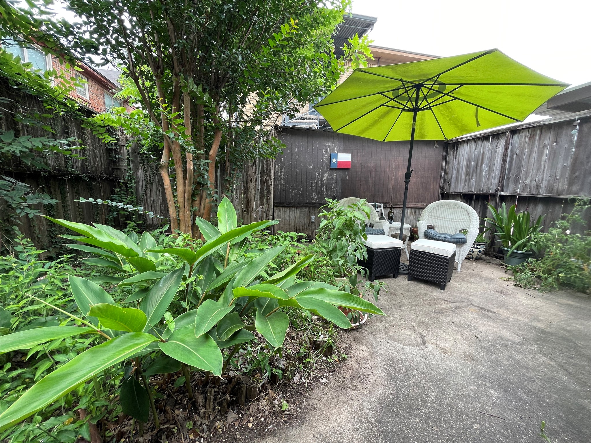 1805 Sul Ross Street Houston, TX 77098 - Photo 21 of 21 a view of a chair and table under an umbrella in backyard