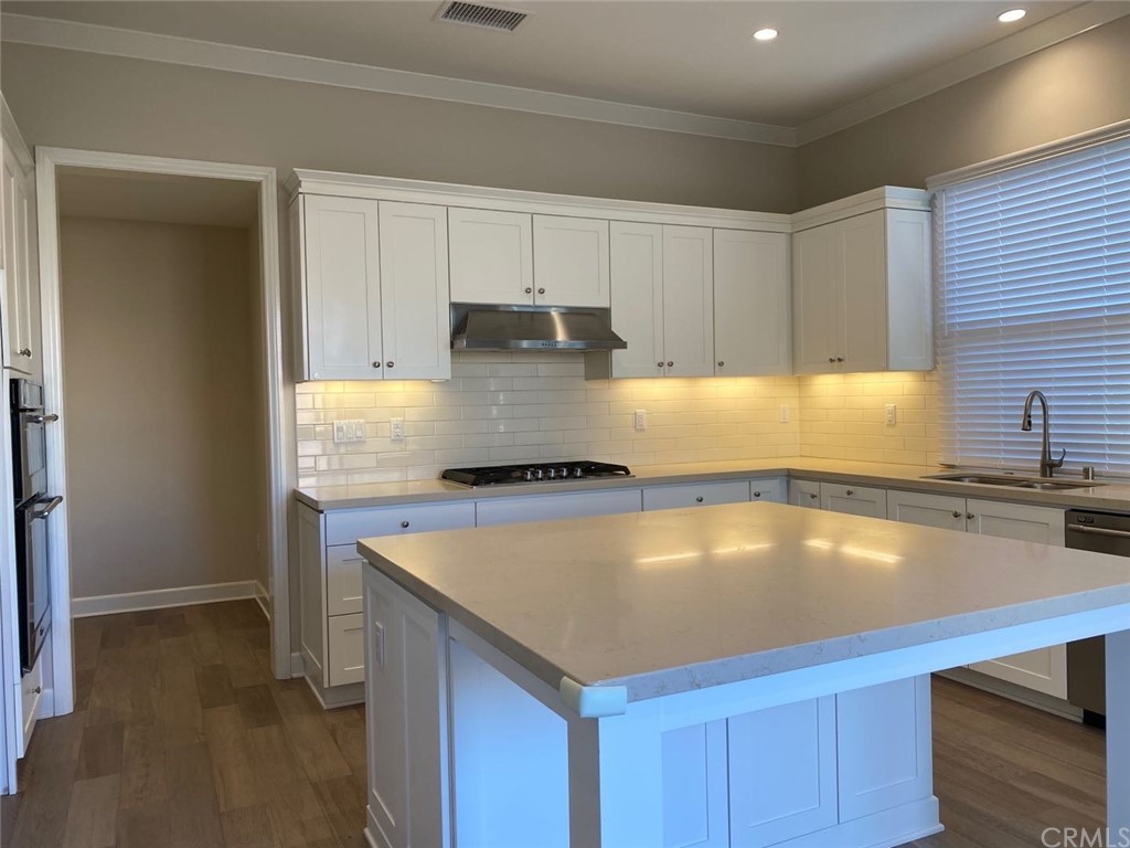 63 Singer Irvine, CA 92620 - Photo 11 of 33 a kitchen with a sink and cabinets