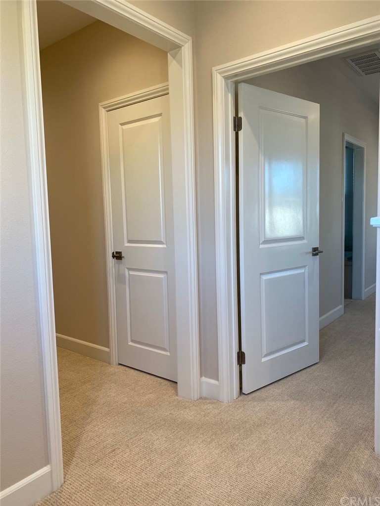 63 Singer Irvine, CA 92620 - Photo 16 of 33 an empty room with closet and mirror