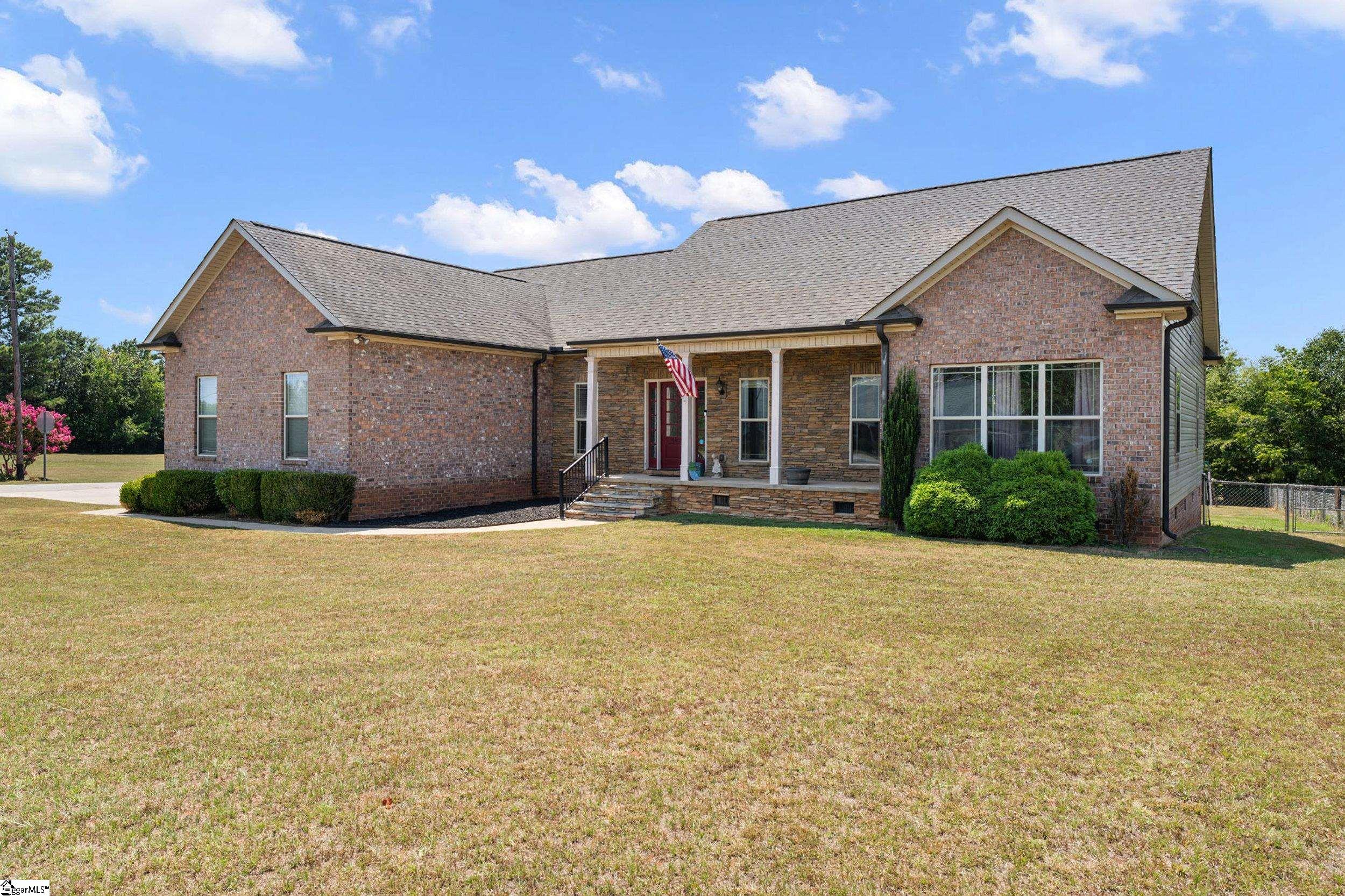 4401 Parris Bridge Road Boiling Springs, SC 29316 - Photo 3 of 44