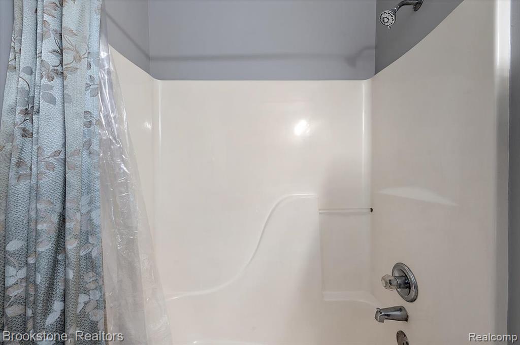 10033 Andersonville Road Clarkston, MI 48346 - Photo 49 of 67 Gallery Image 49