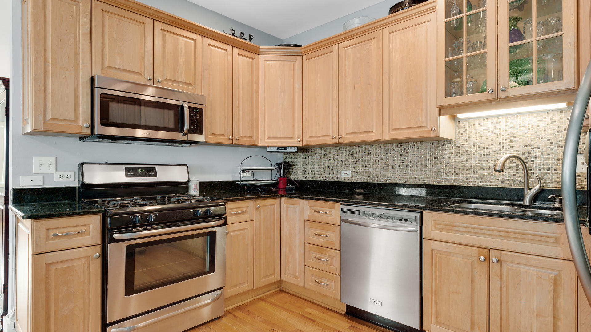 145 Barrypoint Road, Unit 2S Riverside, IL 60546 - Photo 9 of 18