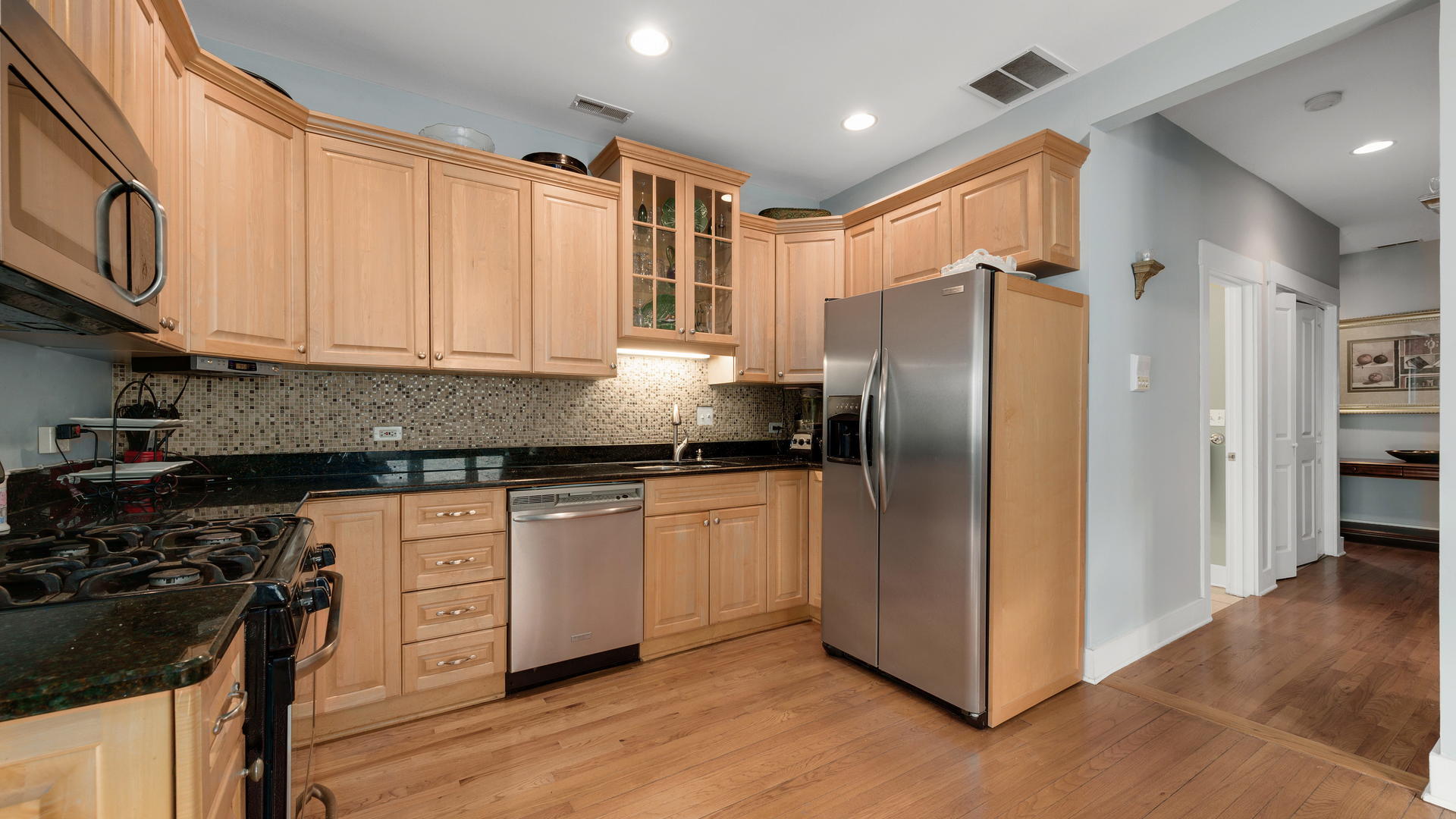 145 Barrypoint Road, Unit 2S Riverside, IL 60546 - Photo 10 of 18