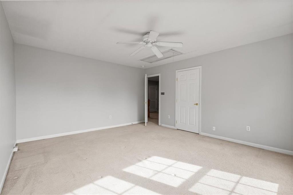 125 Park Place McKees Rocks, PA 15136 - Photo 31 of 44 an empty room with a ceiling fan and a window