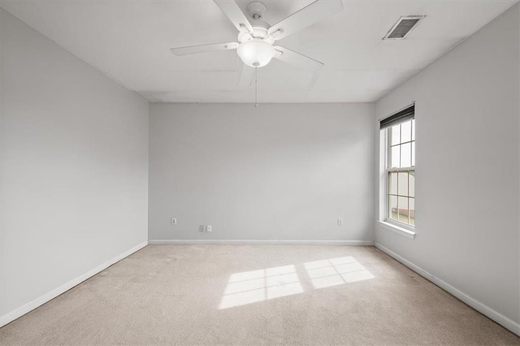 125 Park Place McKees Rocks, PA 15136 - Photo 33 of 44 an empty room with windows and ceiling fan