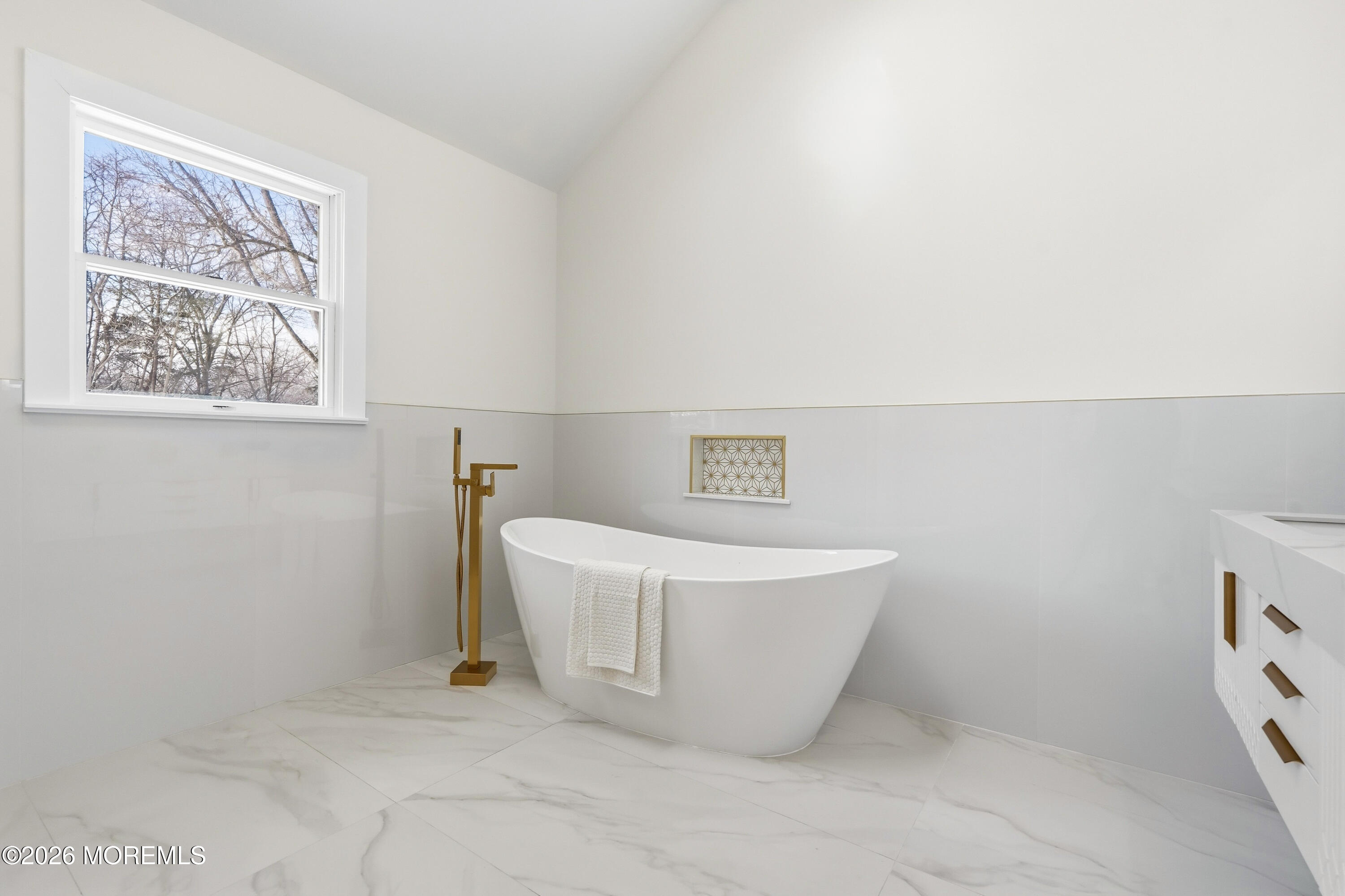 20 Overlook Drive Jackson, NJ 08527 - Photo 47 of 82 a view of a bathtub in a bathroom