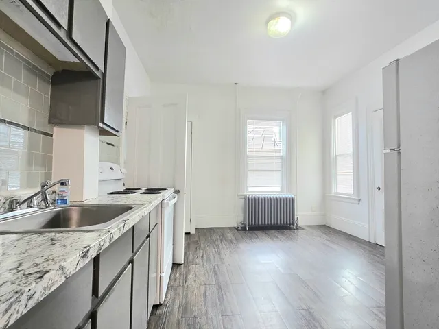 $1,495 | 16 Clinton Street, Unit 1F, Taunton, MA 02780