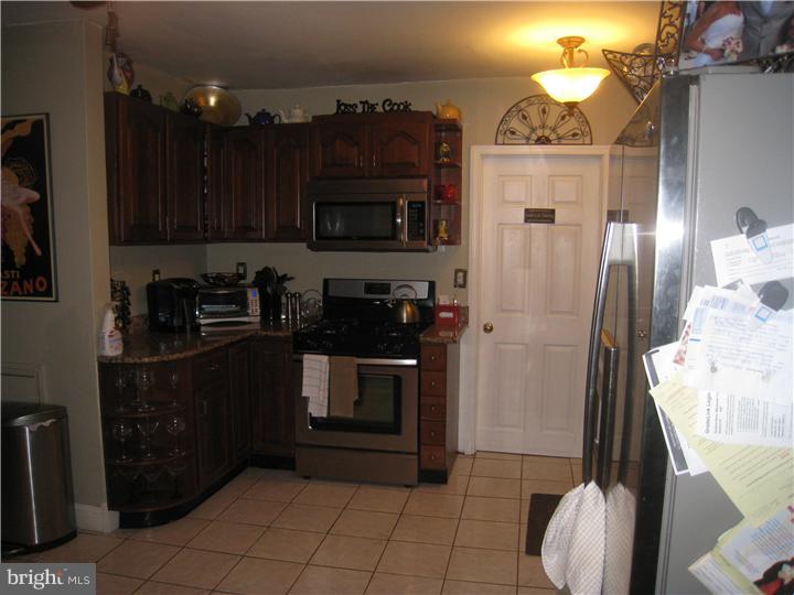 676 Rennard Street Philadelphia, PA 19116 - Photo 3 of 12 Gallery Image 3