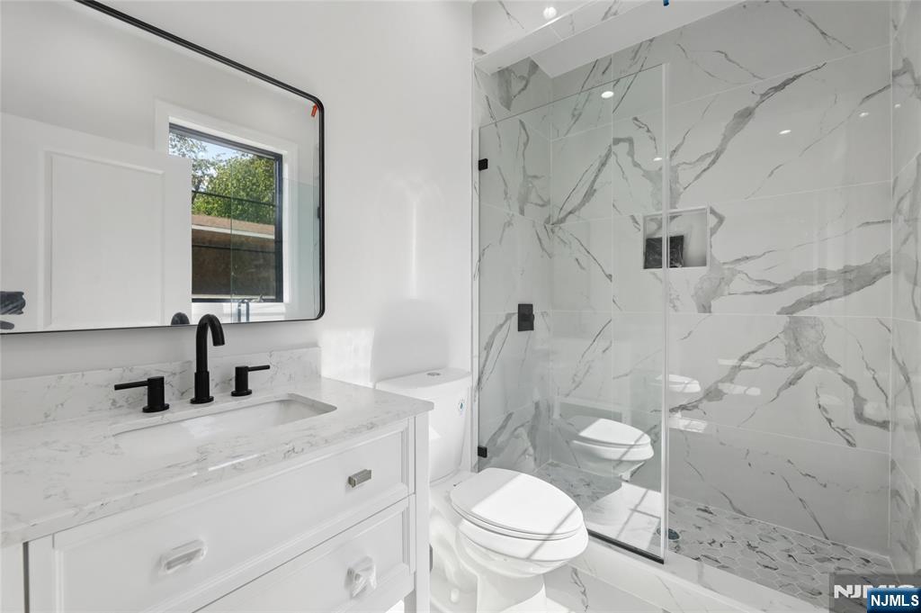 532 Hobart Road Paramus, NJ 07652 - Photo 20 of 46
