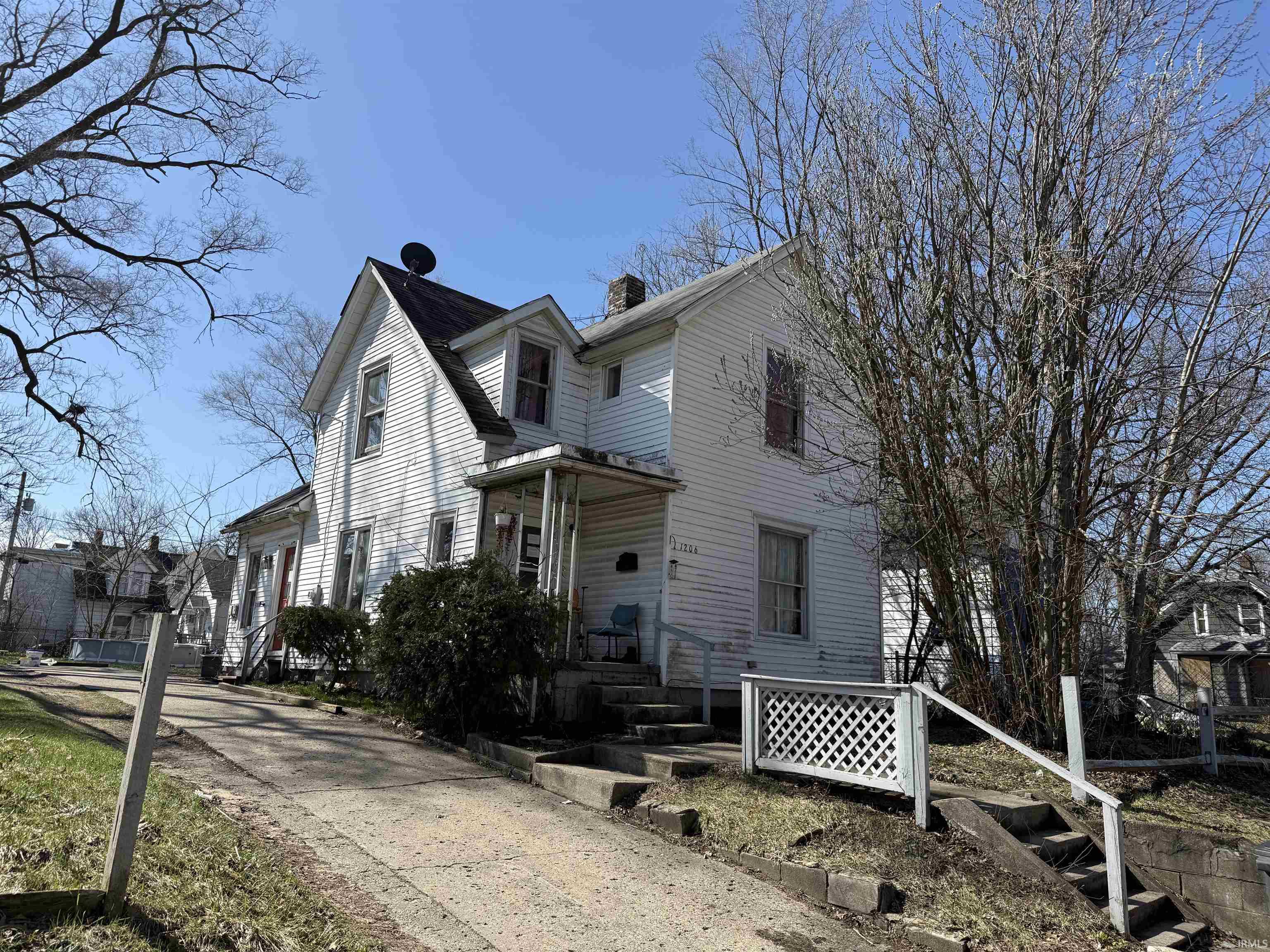 1206 East Indiana Avenue South Bend, IN 46613 - Photo 1 of 2