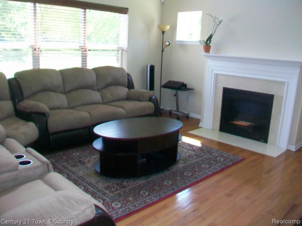 3367 Talbert Circle Rochester, MI 48307 - Photo 6 of 24 Talbert 015.jpg