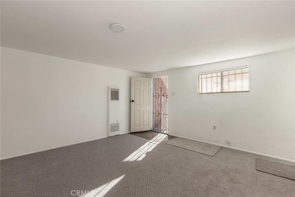 1001 West 134th Street Compton, CA 90222 - Photo 31 of 44 an empty room with windows