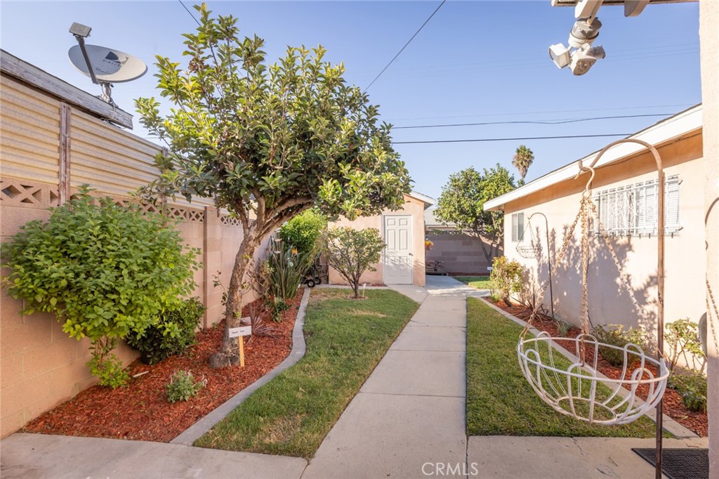 1001 West 134th Street Compton, CA 90222 - Photo 38 of 44 a garden view with a seating space