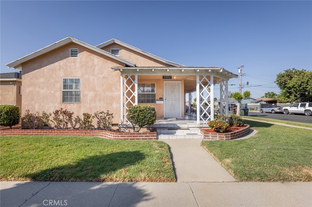 1001 West 134th Street Compton, CA 90222 - Photo 5 of 44 a front view of house with yard and green space