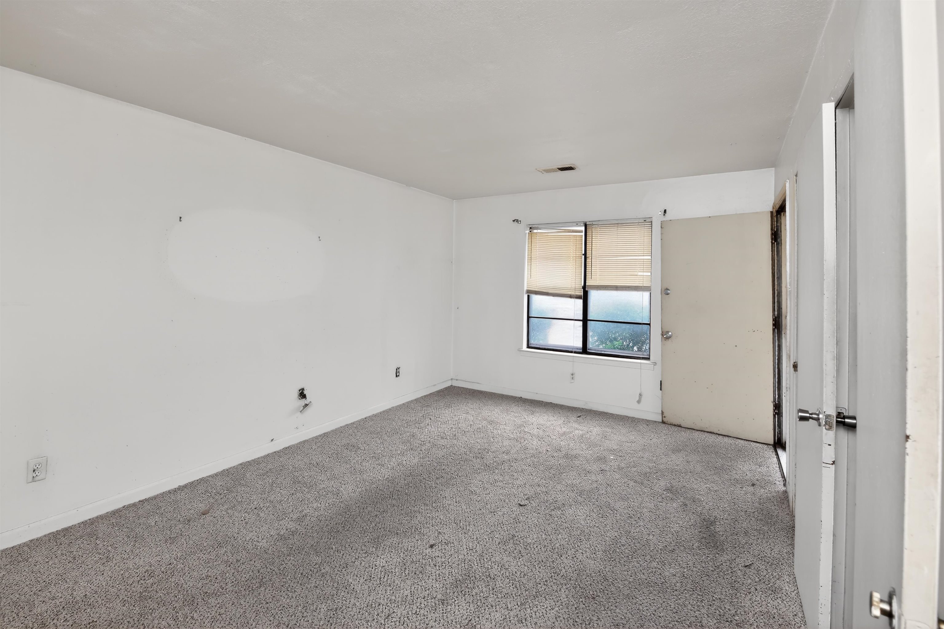 3451 Birdsong Ferry Road Memphis, TN 38118 - Photo 15 of 27 Carpeted room featuring a window with horizontal blinds and two interior doors