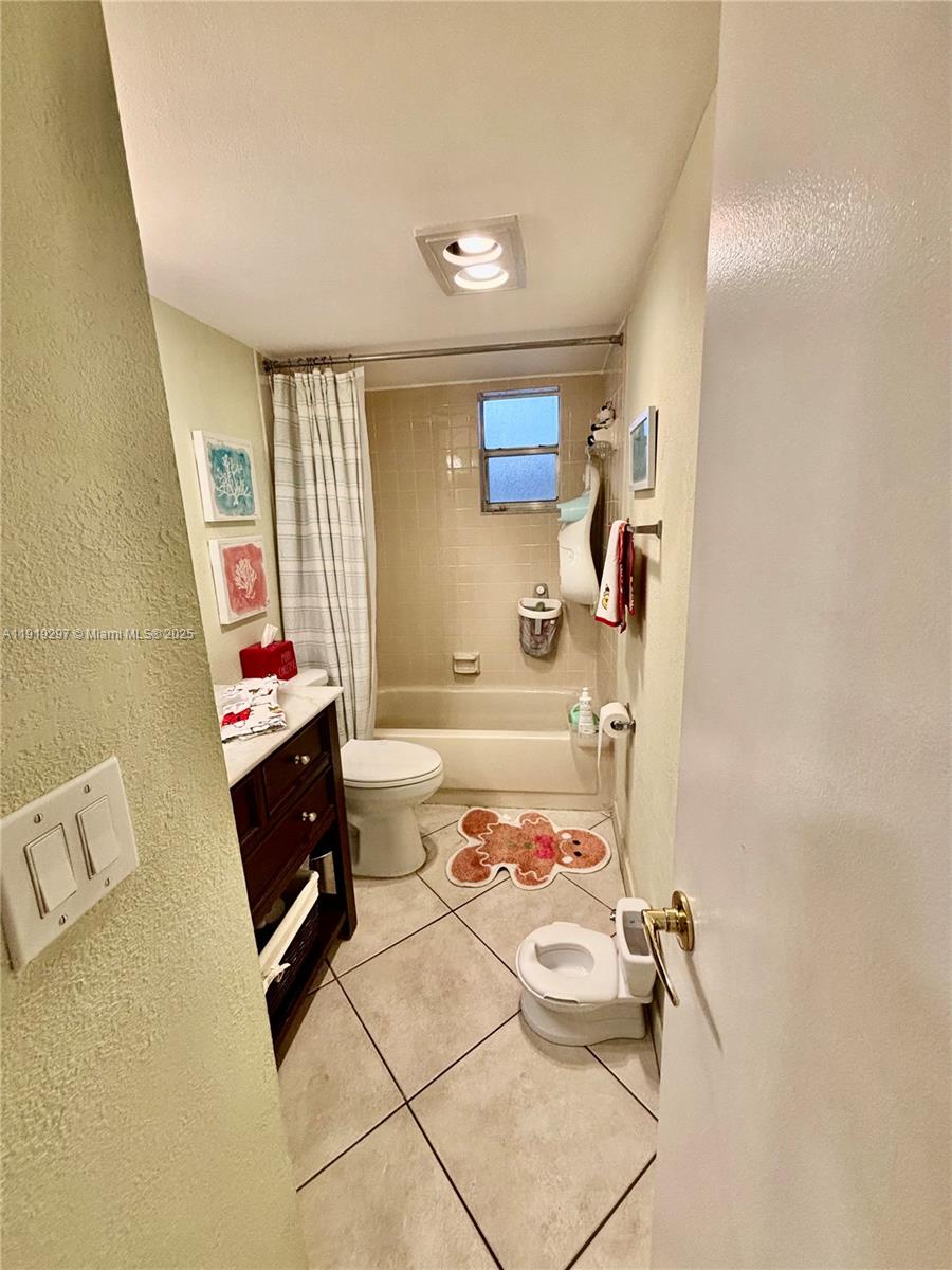 17000 Northwest 67th Avenue, Unit 232 Hialeah, FL 33015 - Photo 4 of 42