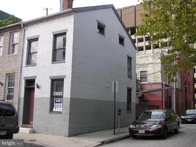 2 1/2 story End of Group near University of MD