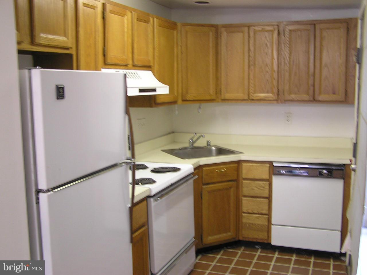 622 Dover Street Baltimore, MD 21230 - Photo 5 of 17 Kitchen