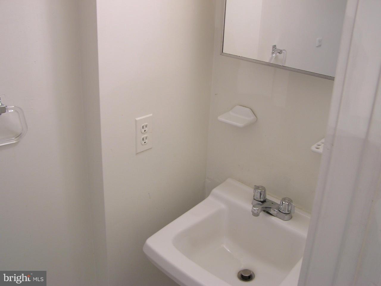 622 Dover Street Baltimore, MD 21230 - Photo 6 of 17 Bath