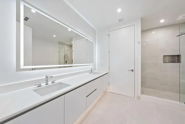 $2,950,000 | 220 Lake Shore Drive, Unit 1008, Lake Park, FL 33403