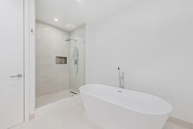 $2,950,000 | 220 Lake Shore Drive, Unit 1008, Lake Park, FL 33403