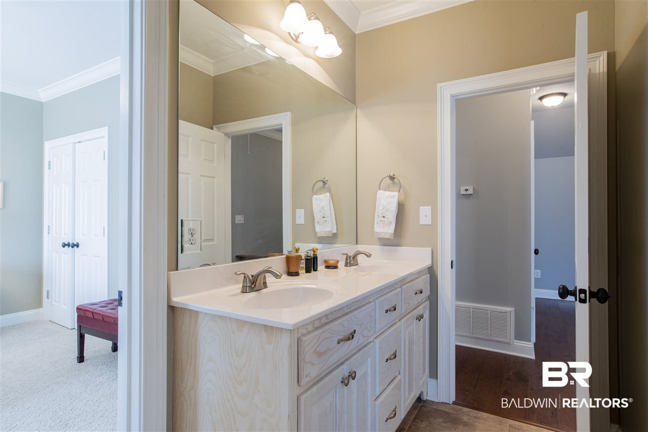 30927 Pine Court Daphne, AL 36527 - Photo 24 of 40 Upstairs Bathroom