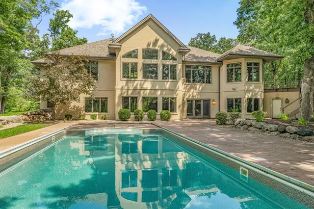 $1,100,000 | 22168 Timberland Court, St. Augusta, MN 55320