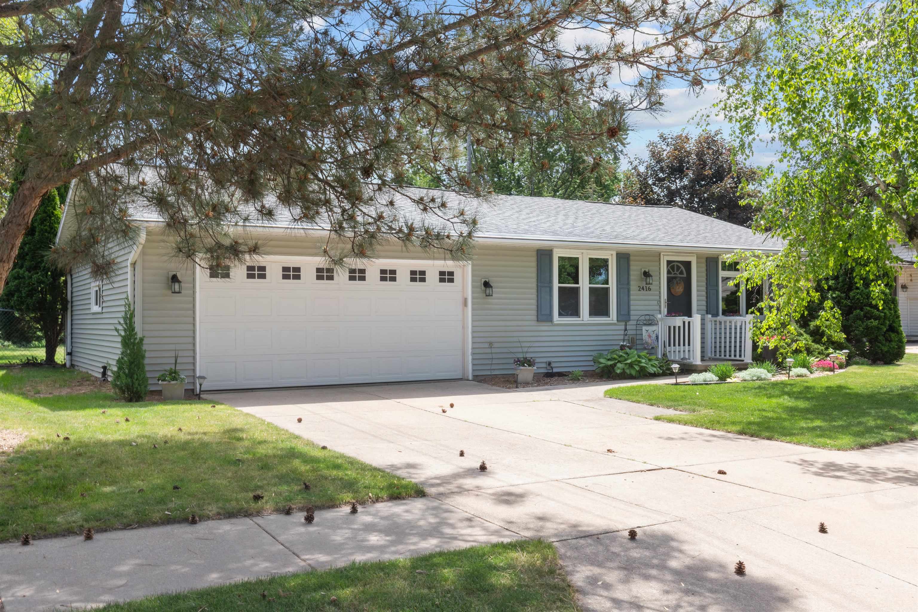 2416 North Elinor Street Appleton, WI 54914 - Photo 2 of 31