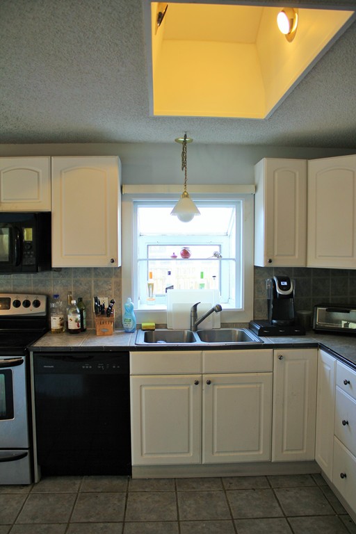 66 Spear Road Springfield, MA 01119 - Photo 7 of 30