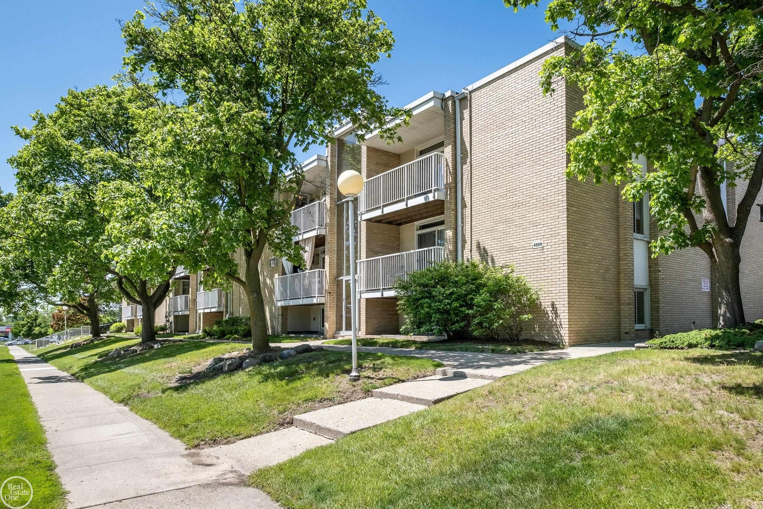 4909 Crooks Road, Unit E 5 Royal Oak, MI 48073 - Photo 1 of 35