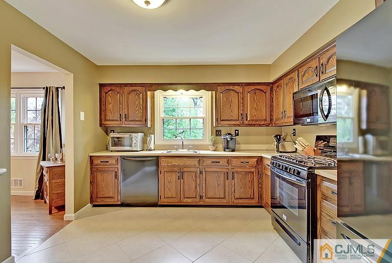 559 Ashland Road Middlesex, NJ 08846 - Photo 3 of 25 Gallery Image 3