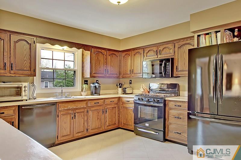 559 Ashland Road Middlesex, NJ 08846 - Photo 5 of 25 Gallery Image 5
