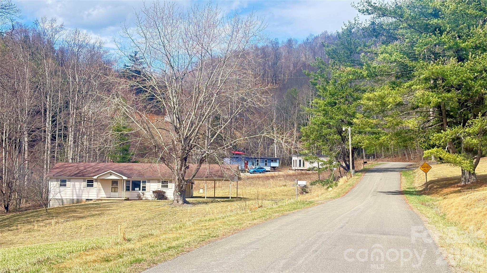 225 Davis Road Crumpler, NC 28617 - Photo 2 of 41 Gallery Image 2