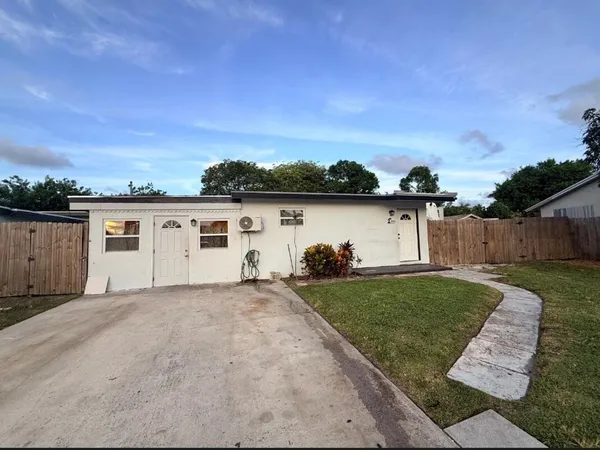 $369,999 | 3016 East Palm Drive, Boynton Beach, FL 33435