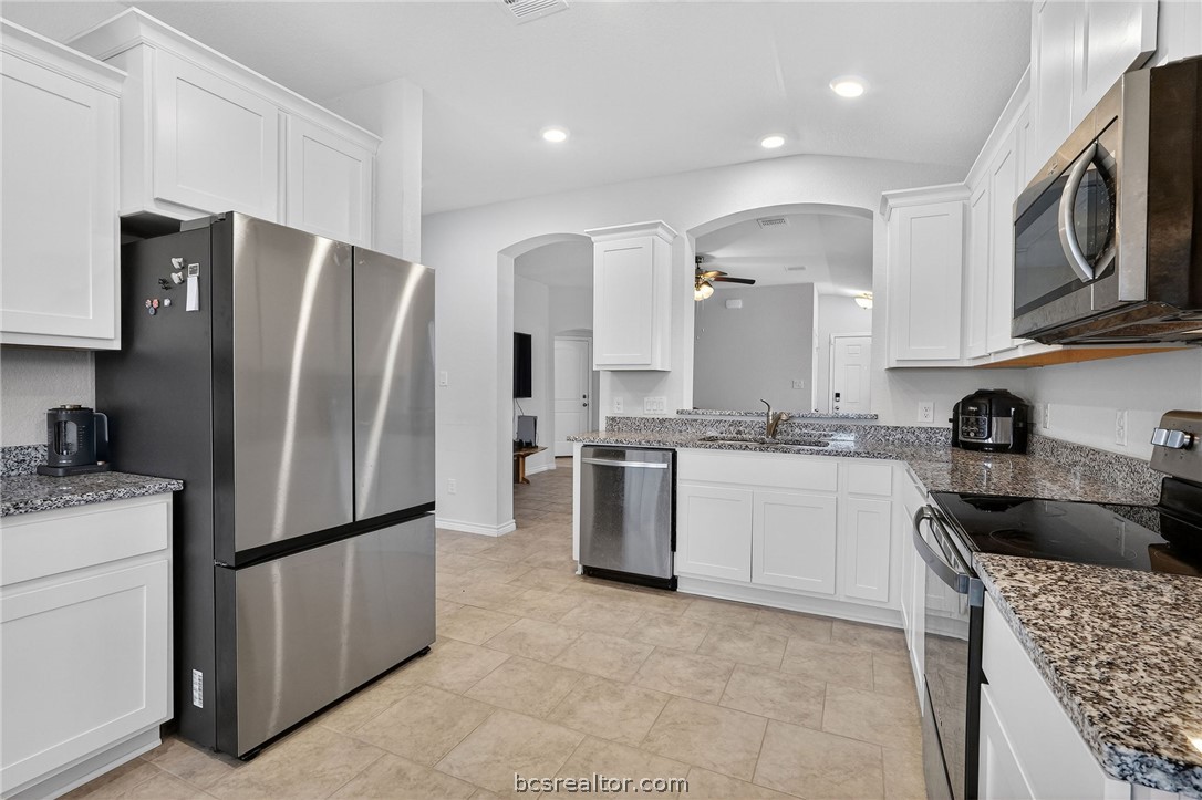 5235 Montague Loop Bryan, TX 77807 - Photo 7 of 25