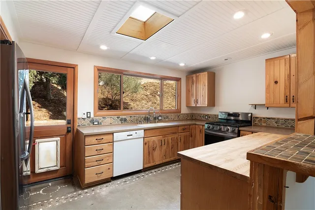 $1,295,000 | 11461 Riverwood Drive, Sylmar, CA 91342