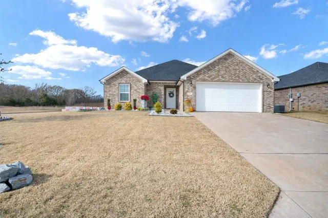 $375,000 | 100 Midway Meadows, Pottsboro, TX 75076