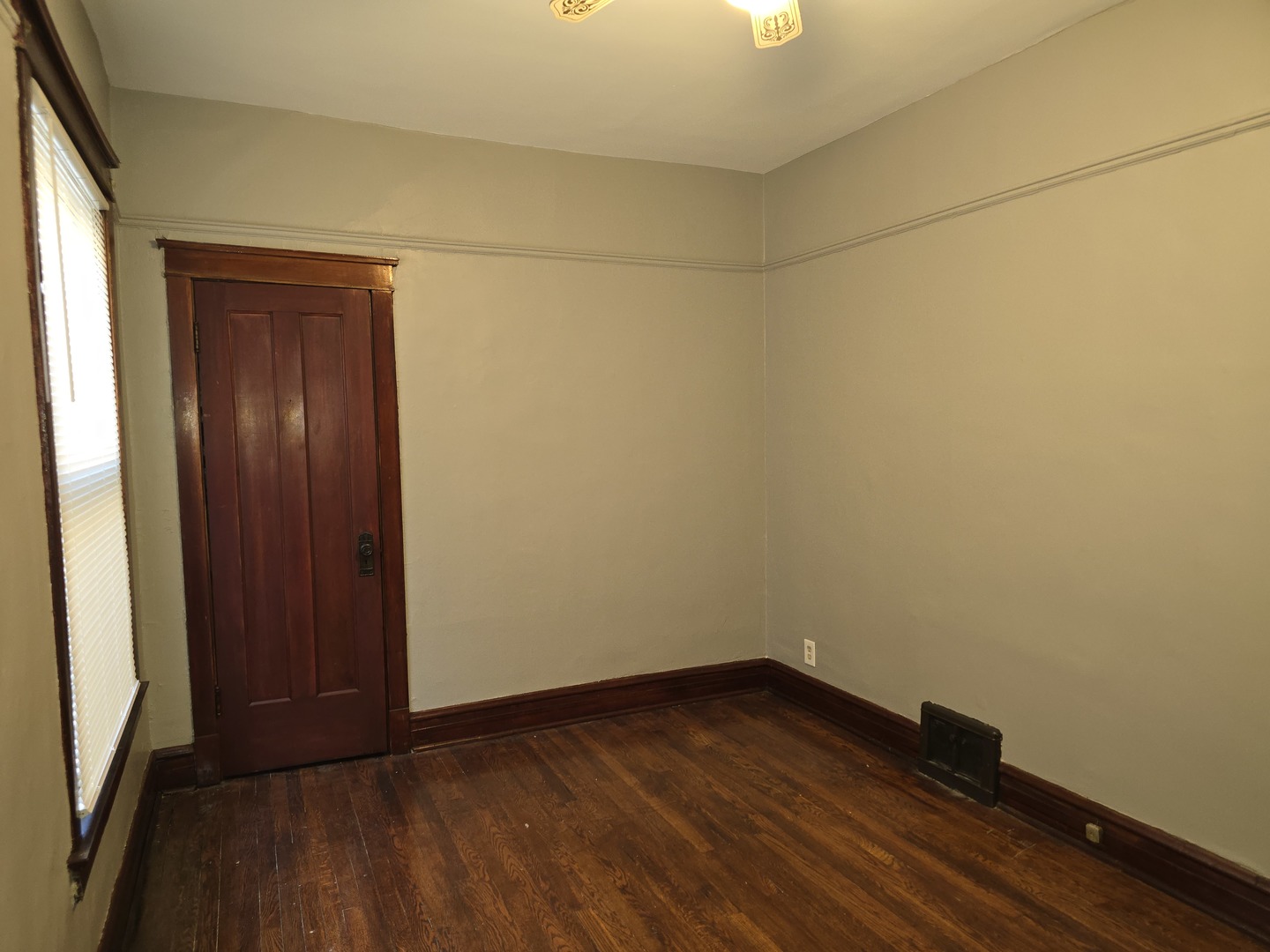 7517 South Green Street Chicago, IL 60620 - Photo 15 of 22 a view of an empty room