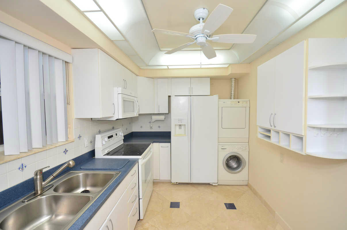 1501 South Ocean Boulevard, Unit P3 Boca Raton, FL 33432 - Photo 4 of 18 Berkeley Square Kitchen