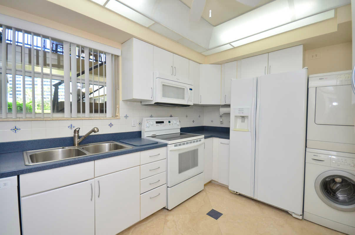 1501 South Ocean Boulevard, Unit P3 Boca Raton, FL 33432 - Photo 5 of 18 Berkeley Square Kitchen 2