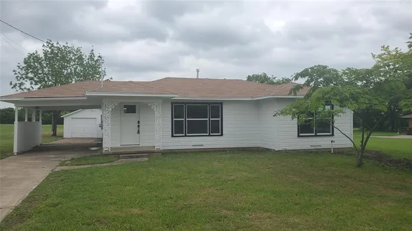 $1,700 | 1237 South Waco Street, Van Alstyne, TX 75495