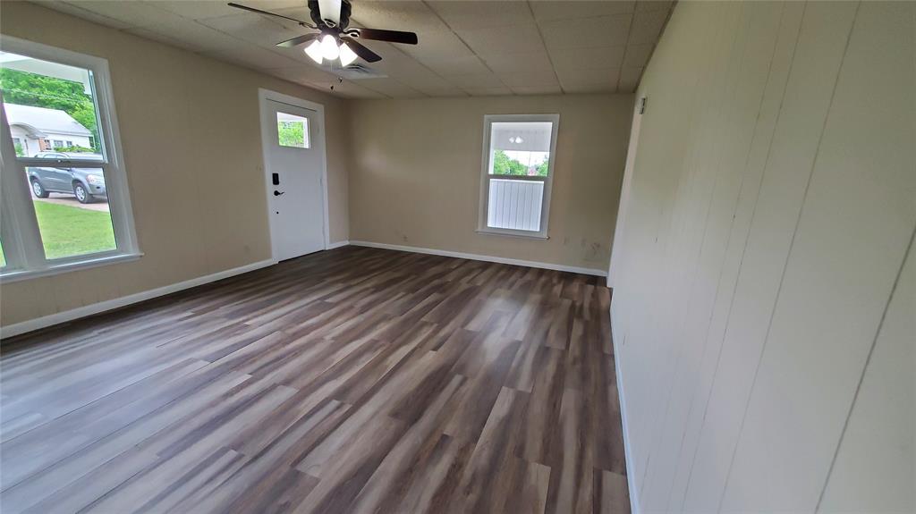 1237 South Waco Street Van Alstyne, TX 75495 - Photo 11 of 18