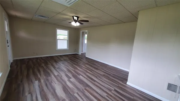 $1,700 | 1237 South Waco Street, Van Alstyne, TX 75495