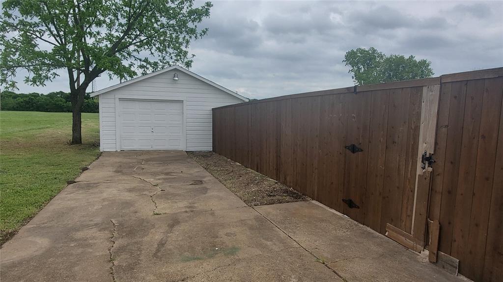 1237 South Waco Street Van Alstyne, TX 75495 - Photo 14 of 18