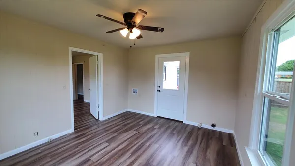 $1,700 | 1237 South Waco Street, Van Alstyne, TX 75495